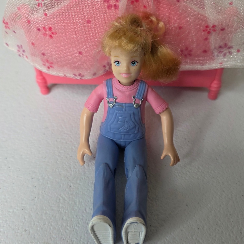 Vintage Fisher-Price Loving Family Dollhouse Canopy Bed and Girl Figure Set - Picture 4 of 5